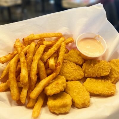 CHICKEN NUGGETS WITH FRIES